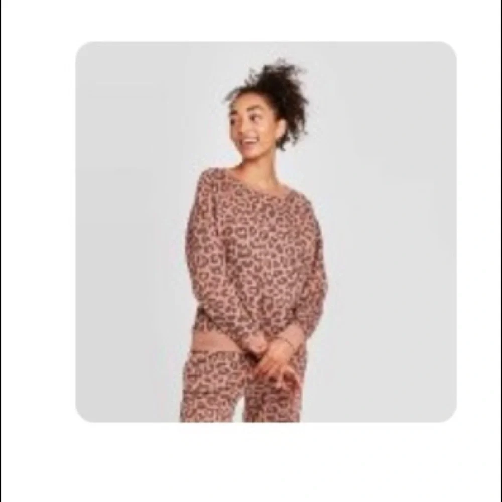 Leopard print sweat pants and sweatshirt - Picture 1 of 4
